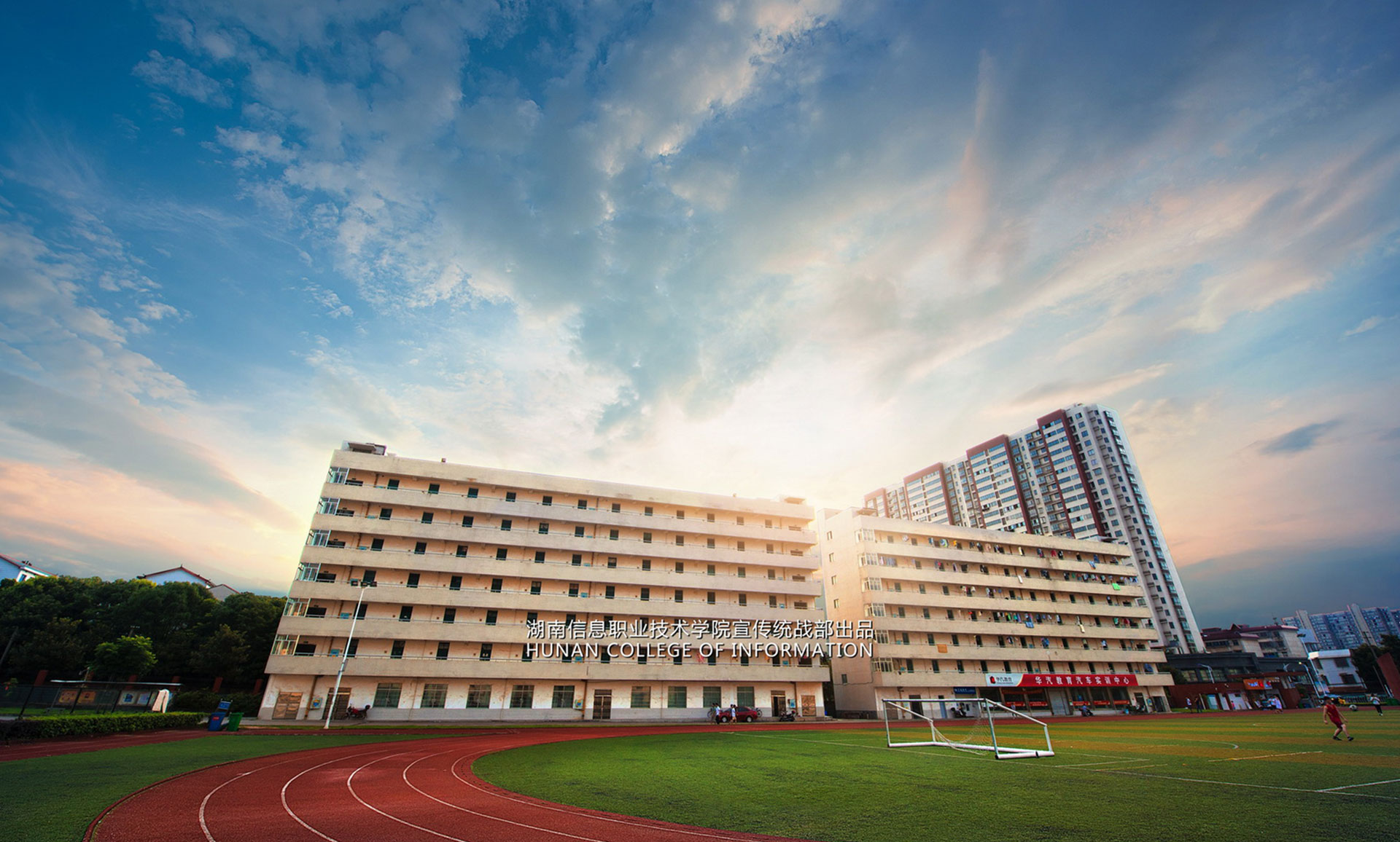 学校窗户摄影图片-学校窗户摄影作品-千库网